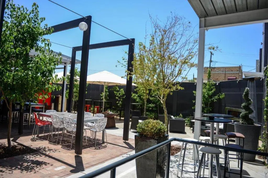 Crossroads Hotel