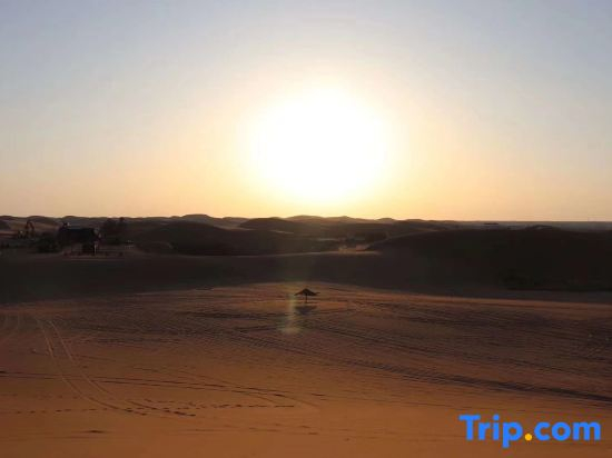 Stay overnight at the Desert Lakeside Camping Hotel