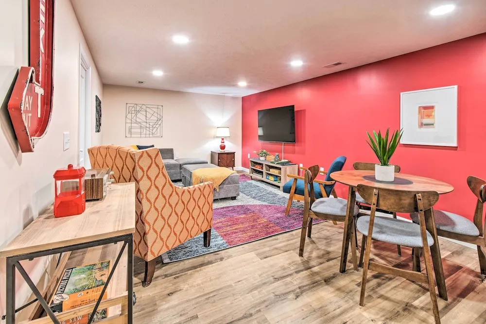 Stylish Vacation Rental - Walk to ISU