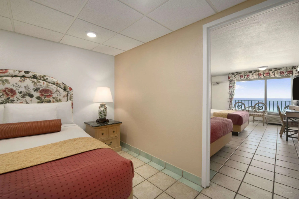Days Inn by Wyndham Panama City Beach Beachfront Resort