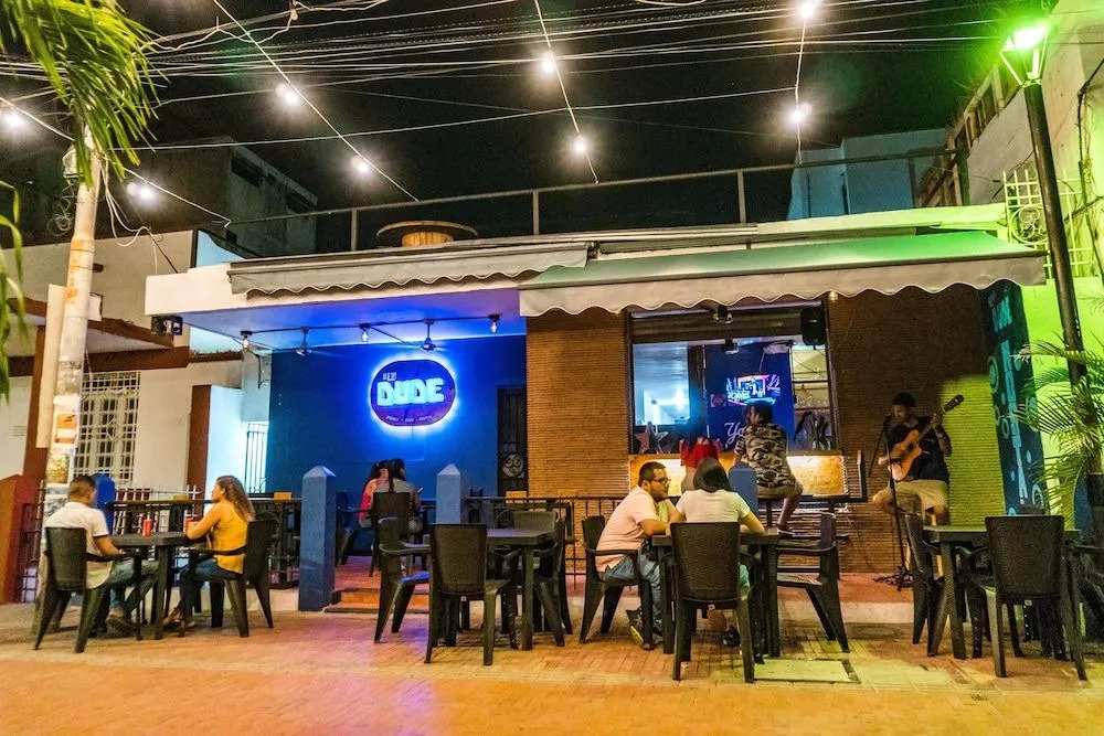 Hey Dude Hostal Bar