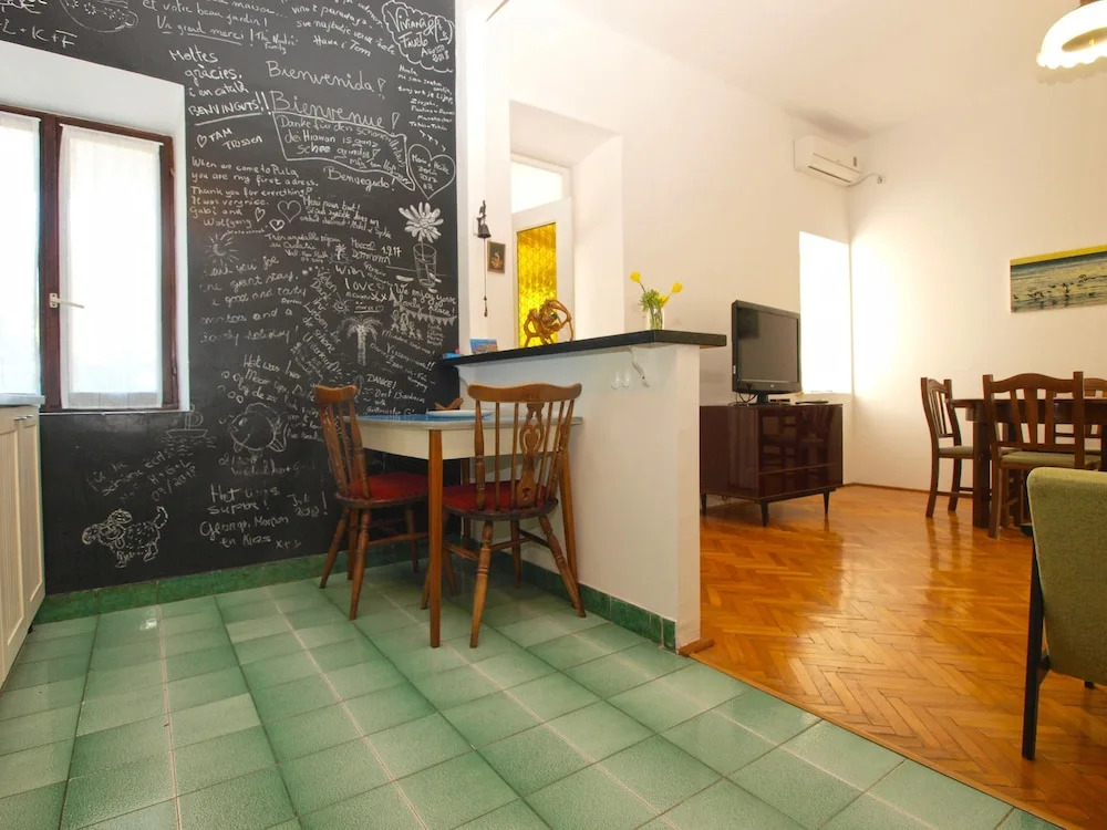Apartment 792