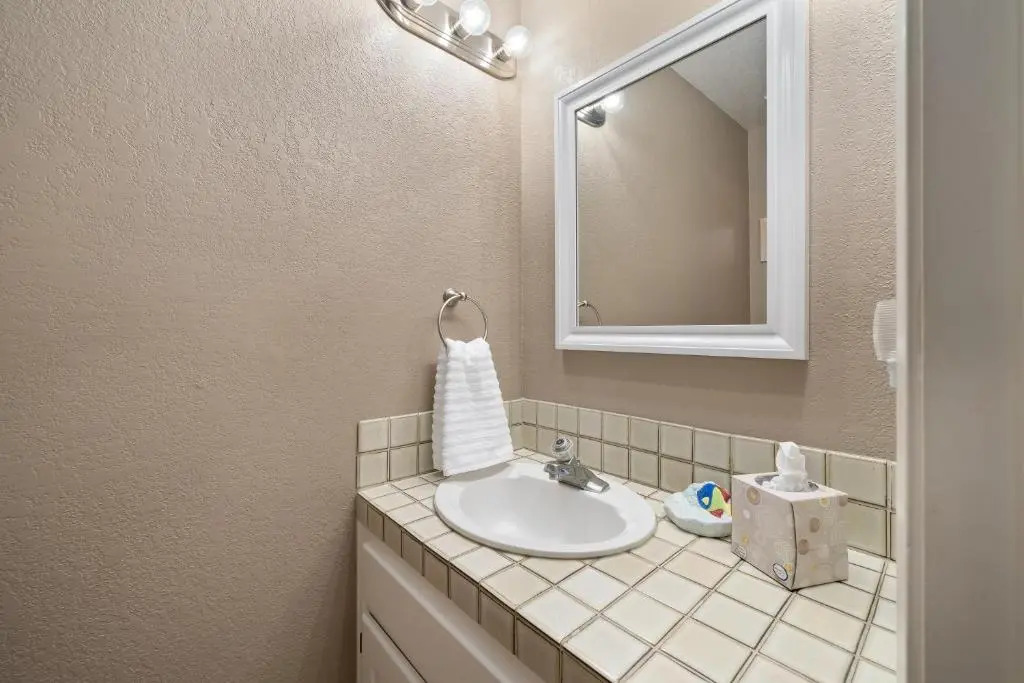 358 Stimson Avenue 2 Bedroom Condo by Redawning