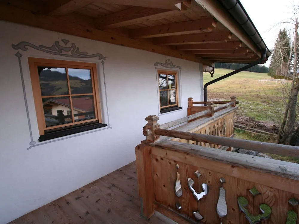 Modern Apartment With Balcony, Ski Storage, Garden Furniture
