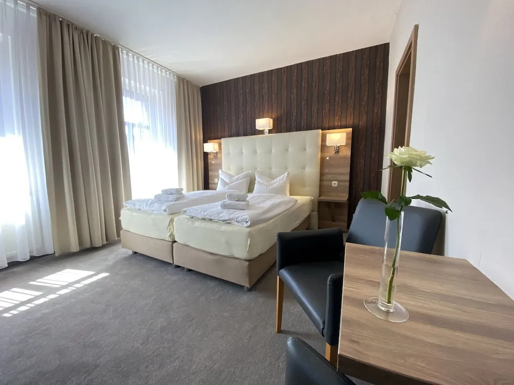 "Zur Altstadt - Am Fuße der Osterburg" Gaststätte, Pension, FEWO