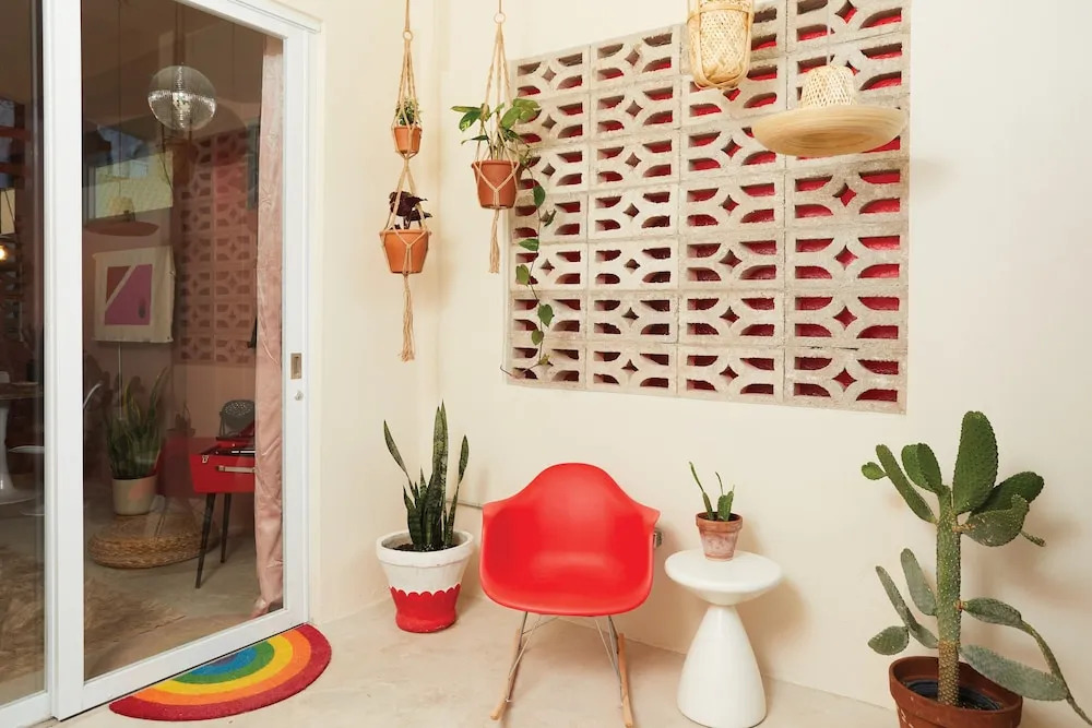 MOOD HAUS by DW - 70s Retro Stays
