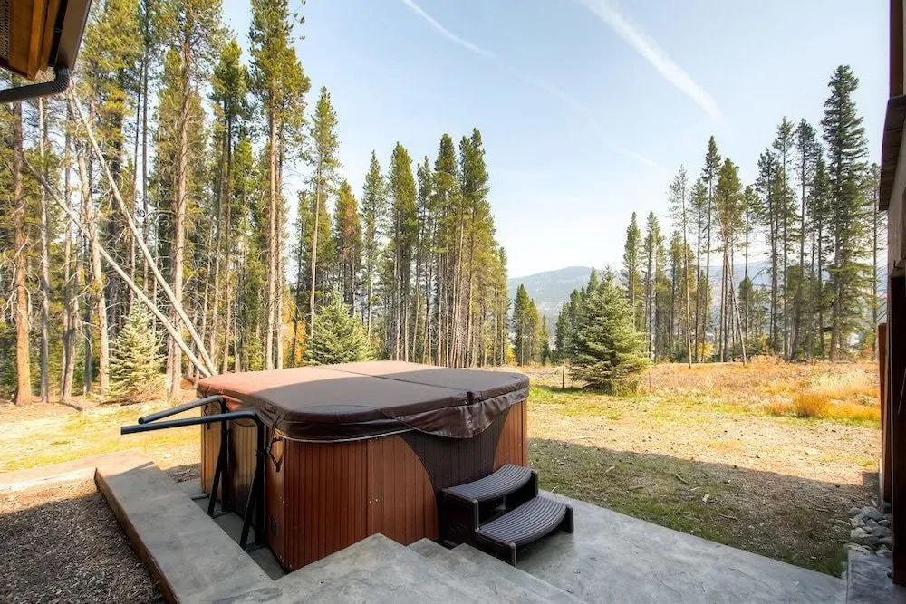 Cawha Outlook Chalet by RedAwning