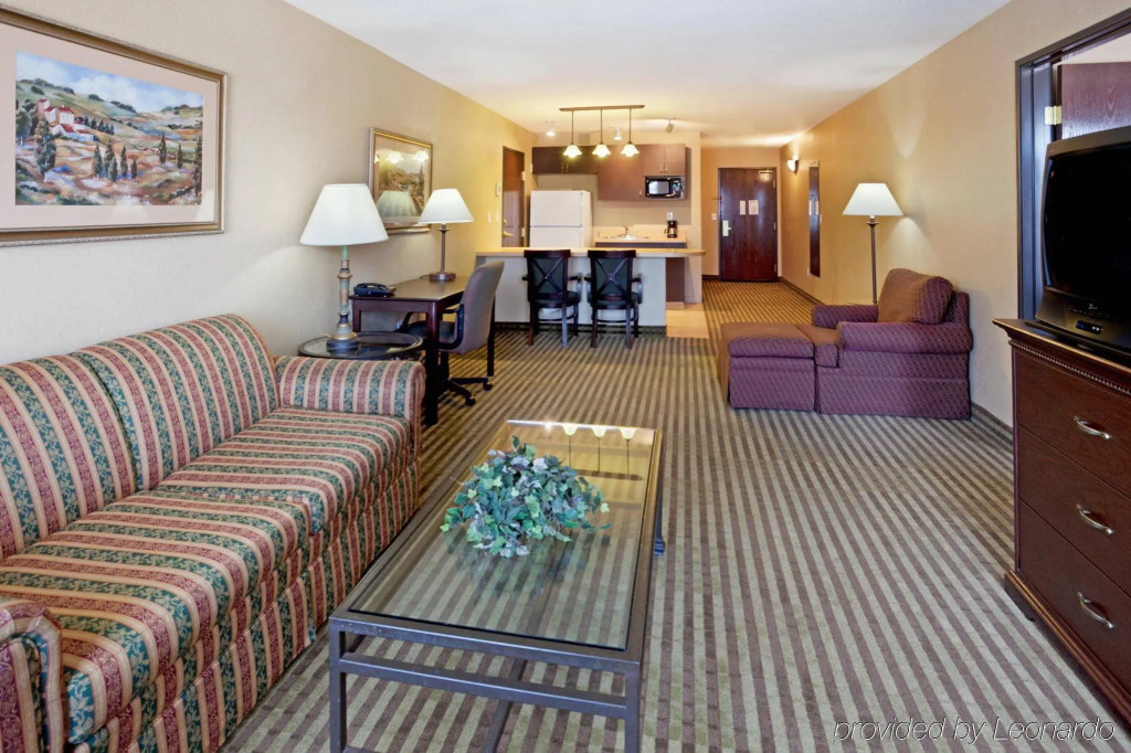 Holiday Inn Express Hotel & Suites Marina by IHG