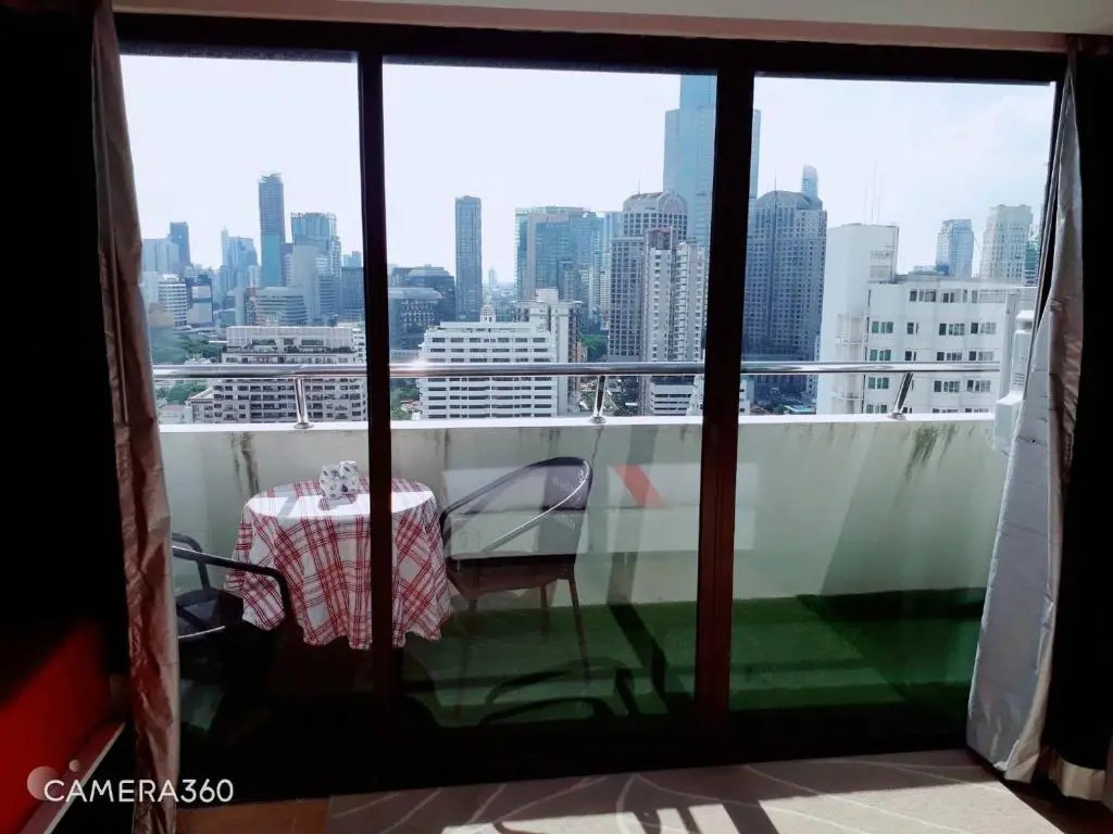 cozy apartment central bangkok 25th floor beautifull balcony