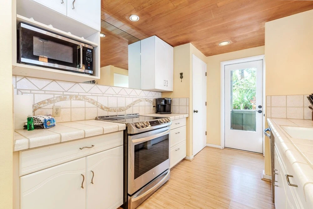 Kahana Village 13 Oceanview 3bed/2bath 3 Bedroom Apts by RedAwning