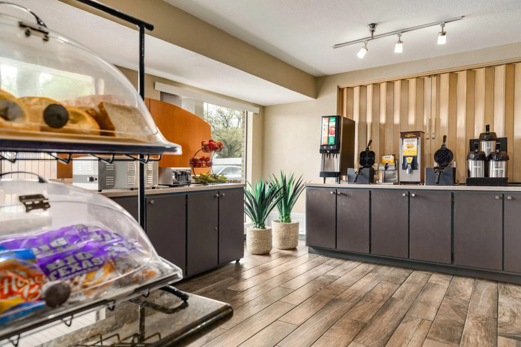 Ramada by Wyndham San Antonio Near SeaWorld - Lackland AFB