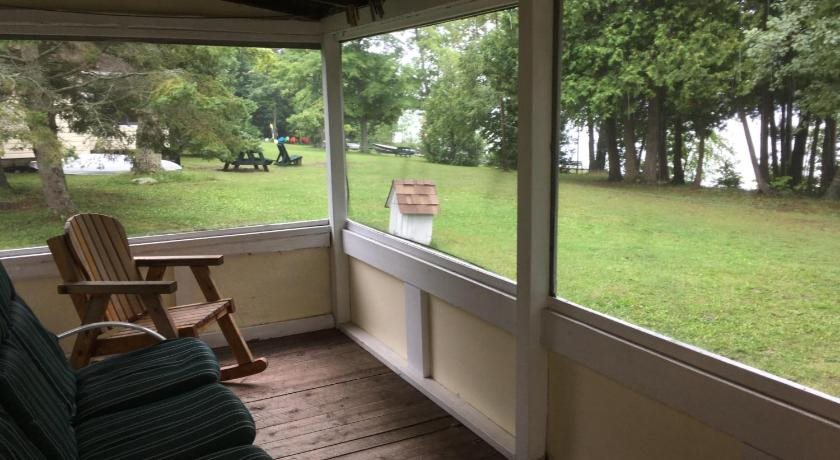 Maple Grove Cottages