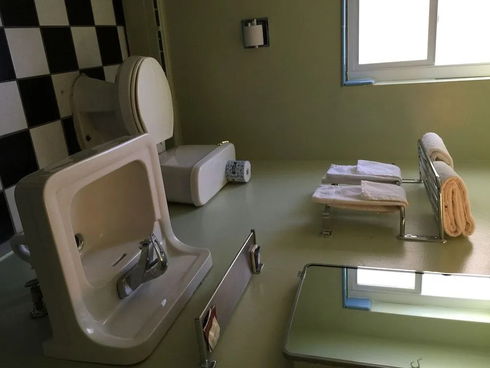 Travelers Motel