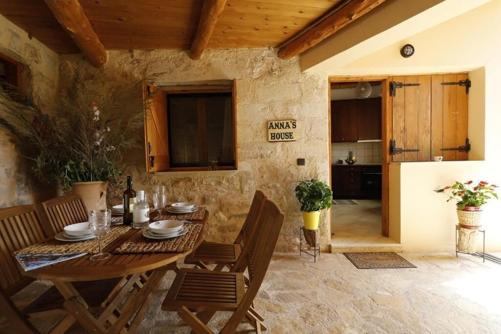 Ontas by Praxithea Traditional Home