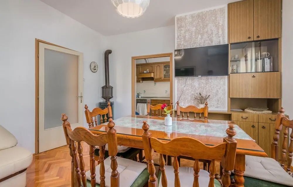 Stunning Home in Bascanska Draga With Wifi and 6 Bedrooms
