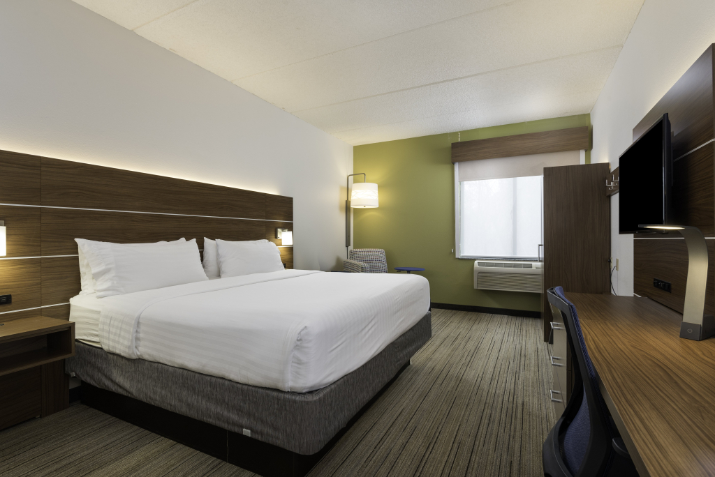 Holiday Inn Express & Suites Charlotte Arpt-Belmont by IHG