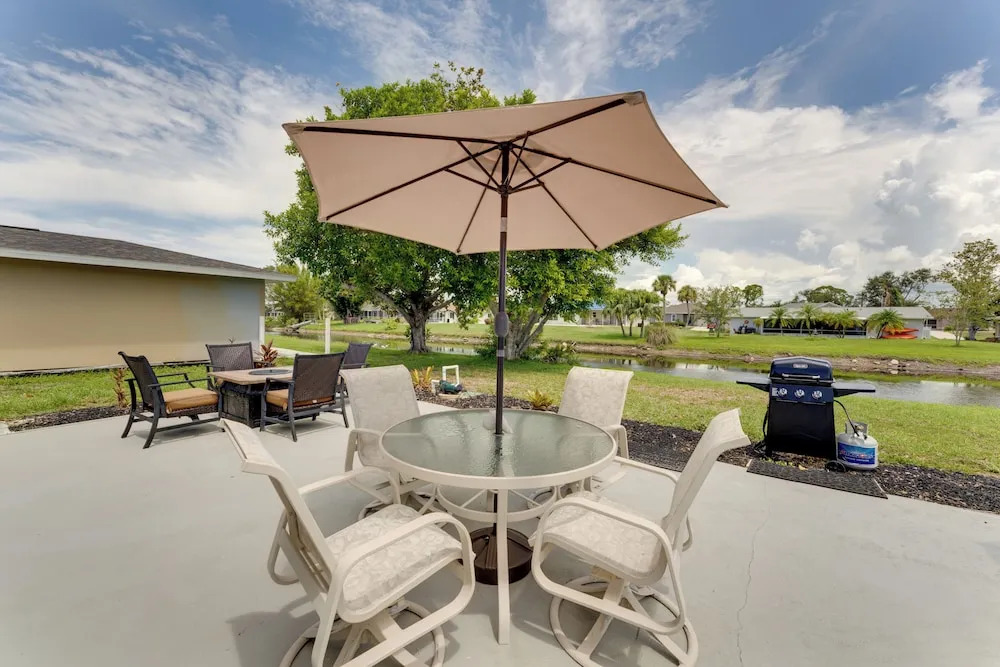 Heated Pool: Canal-front Rotonda West Retreat