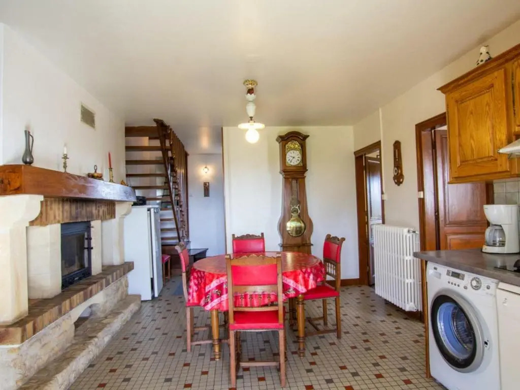 Maison spacieuse avec cheminée et grand jardin à Thiviers - FR-1-616-133