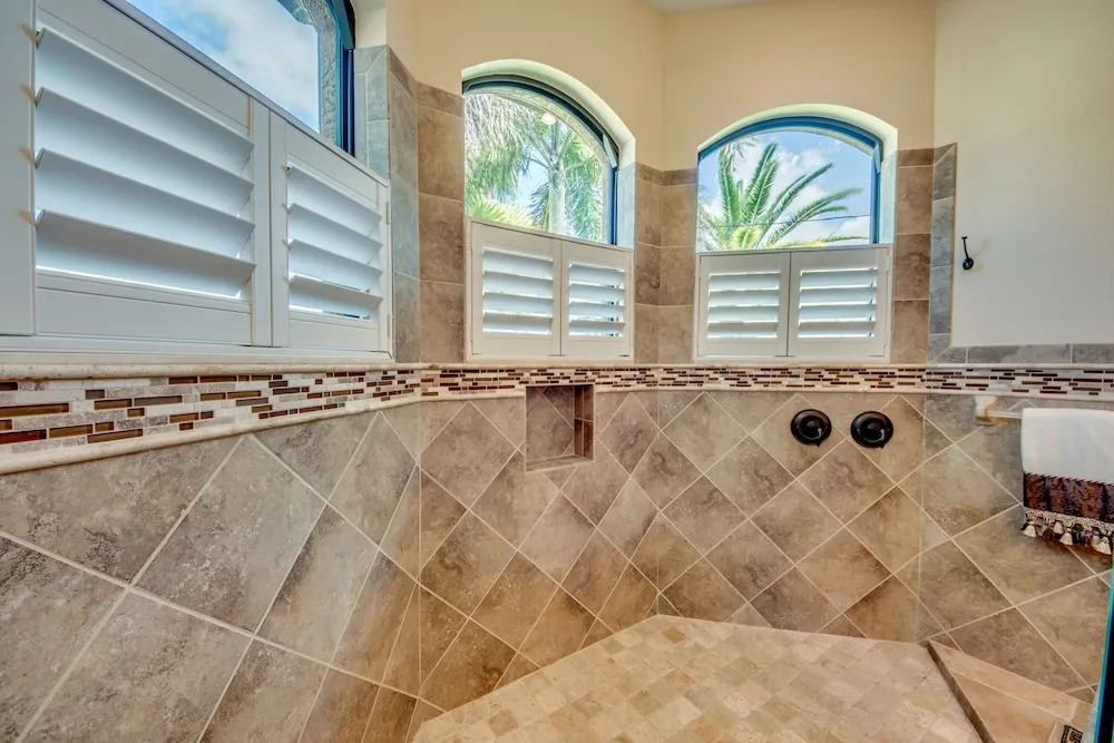Villa Tritons Tide- Roelens Vacations
