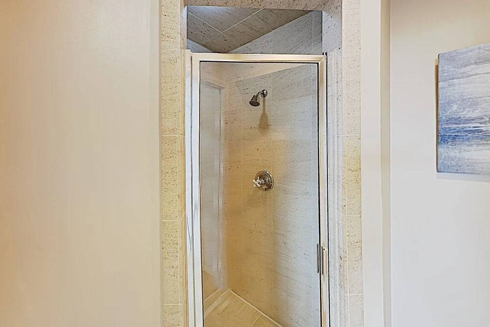 New Listing! Luxe Resort W/ Bay View & Pools 3 Bedroom Condo