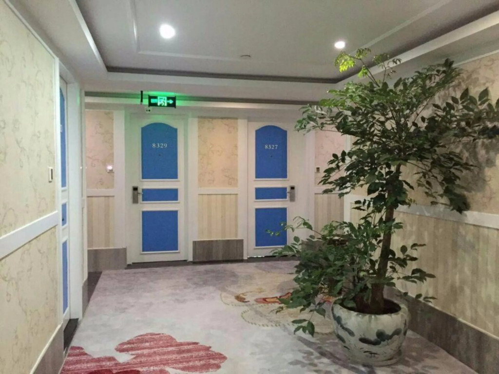 Yiwu Baide Theme Hotel