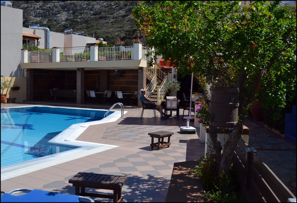 La Luna Apartments