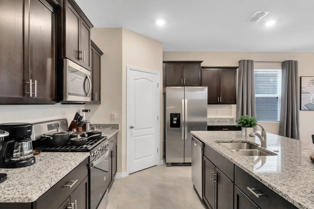 7 Bedrooms 5 Bathrooms Solterra 7599 Ol