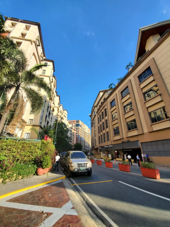Spacious condo for 5p own parking across NAIAT3for 5P with pool&kitchen walk to 2Casinos and Newport Mall at 81 Newport blvd