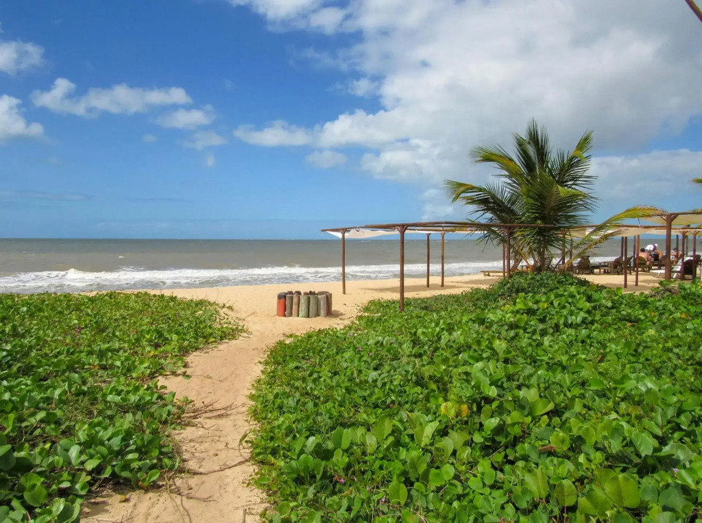 Apto 4 com piscina e wi-fi a 150 m da praia Mundaí