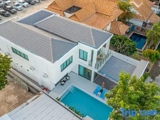 ThaiHomeLuxury6B villa walkingst