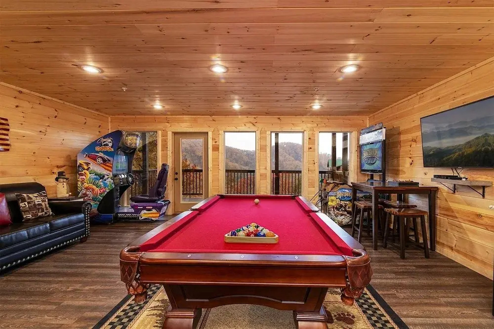Bee Chillin Bear Inn - 7 Bedrooms, 7 Baths, Sleeps 26 7 Cabin by RedAwning