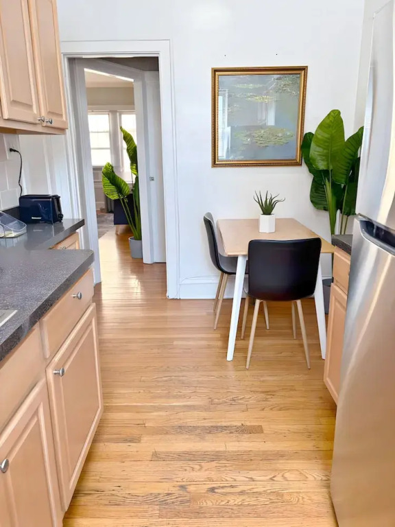 Perfectly Located 1BR - Hinman D2