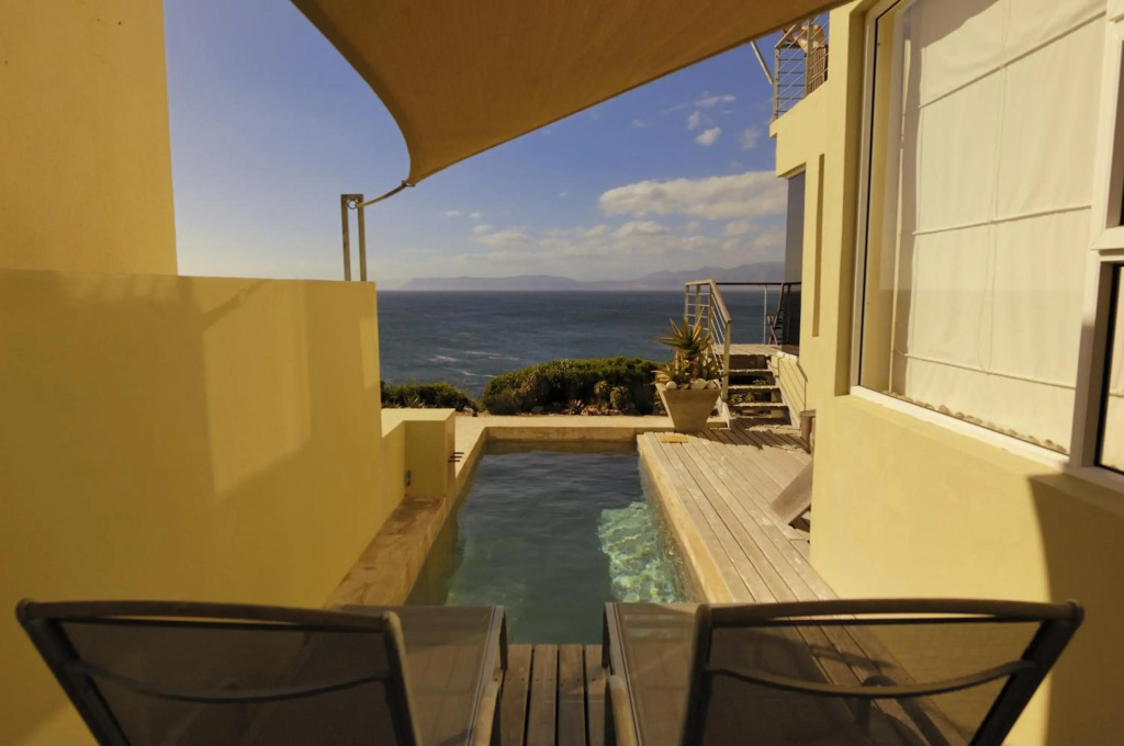 Whalesong Lodge