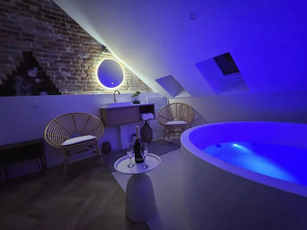 Élégante Maison, Jaccuzzi, Home Cinema, proche Gare
