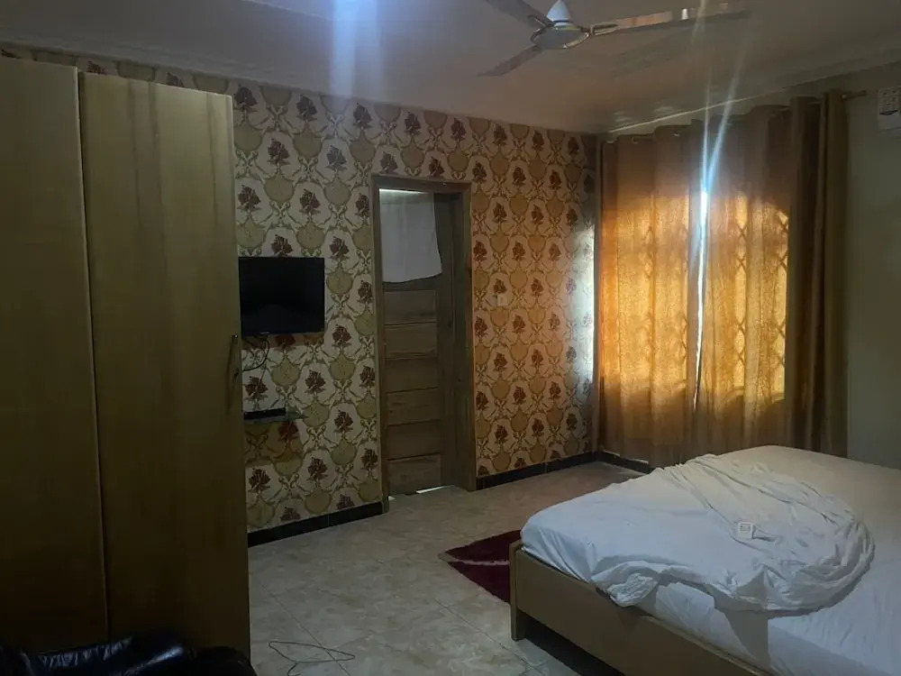 Hide View Hotel