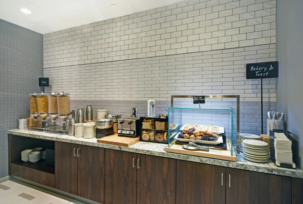 Отель Embassy Suites by Hilton Charleston