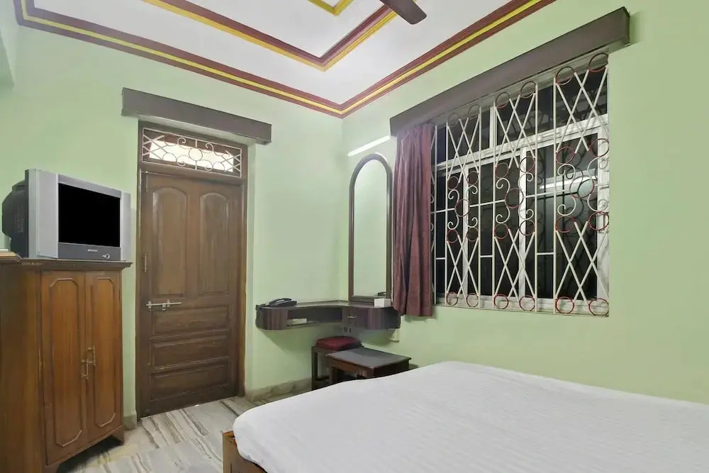 Hotel Saaj by OYO Rooms