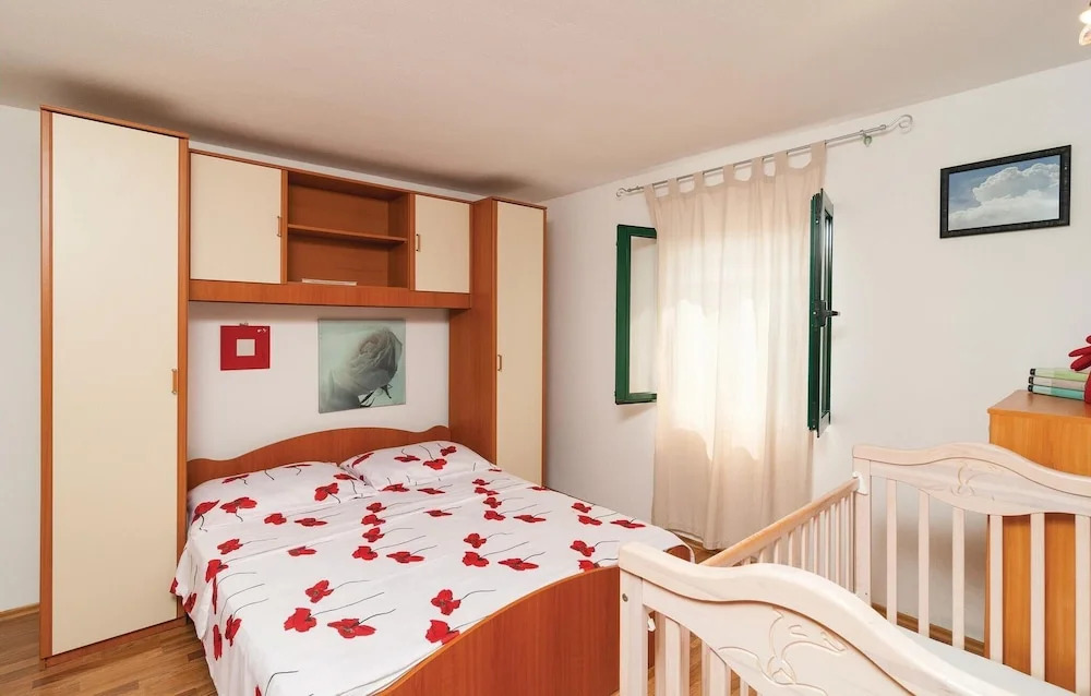 Amazing Home in Mirca with Hot Tub, WiFi & 4 Bedrooms