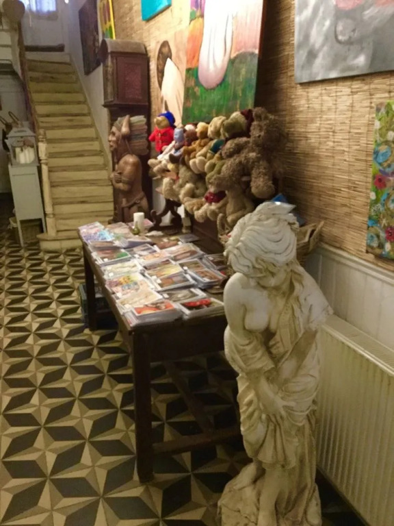 Hôte Labyrinthe lit 180 cm salle de bain, petit dej compris