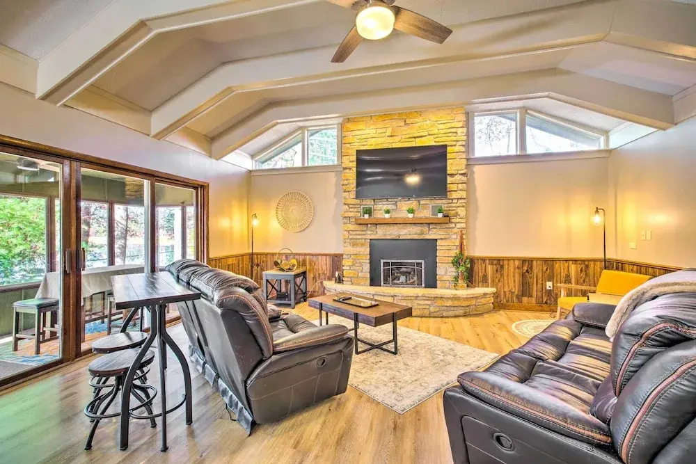 Beautiful Home w/ Hot Tub on Lake Wissota