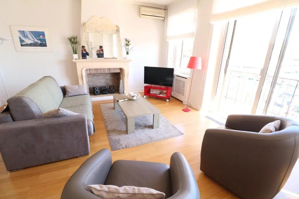 1 bedroom with direct view to the Old Port 267