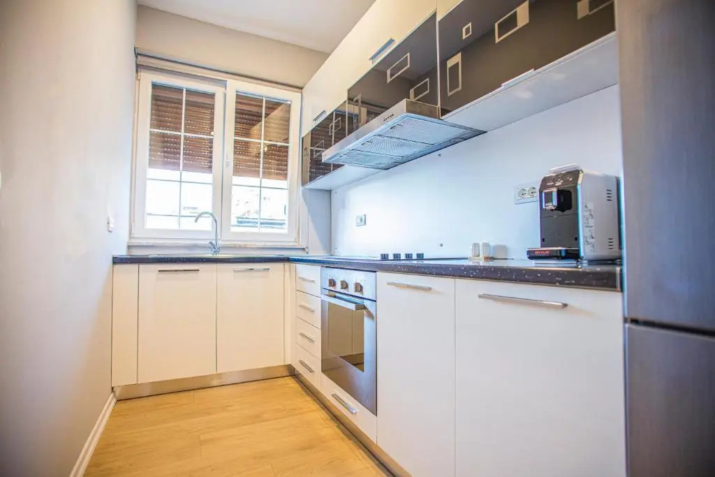 4 BR apartment & BBQ veranda
