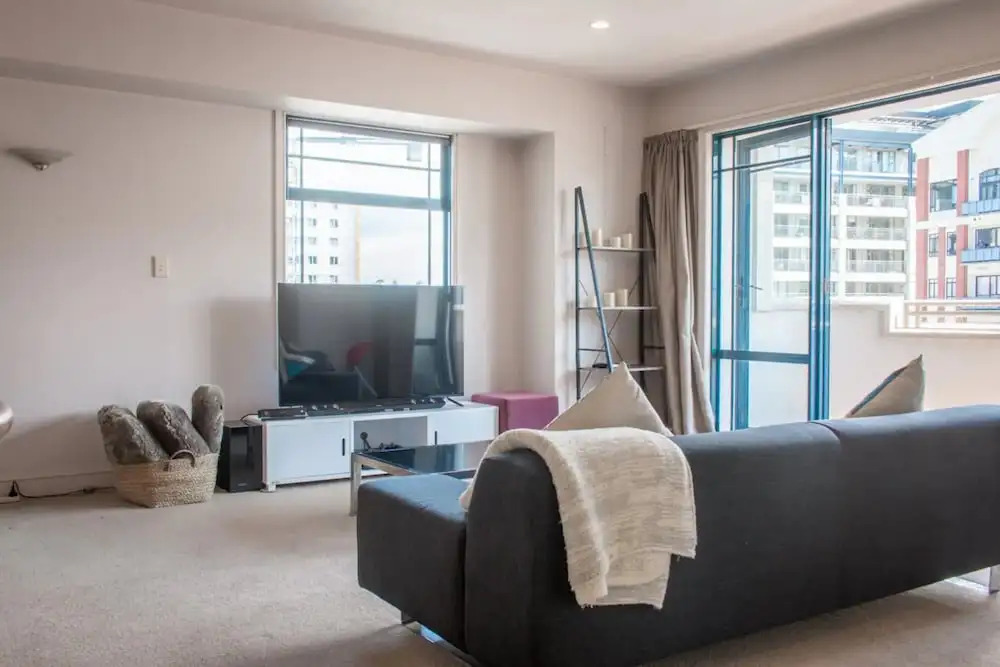 Cosy 2 Bedroom CBD Apartment With Balcony