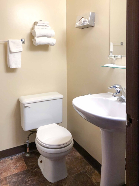 The Bayview Motel - Fort Frances, ON - Lakeside Motel
