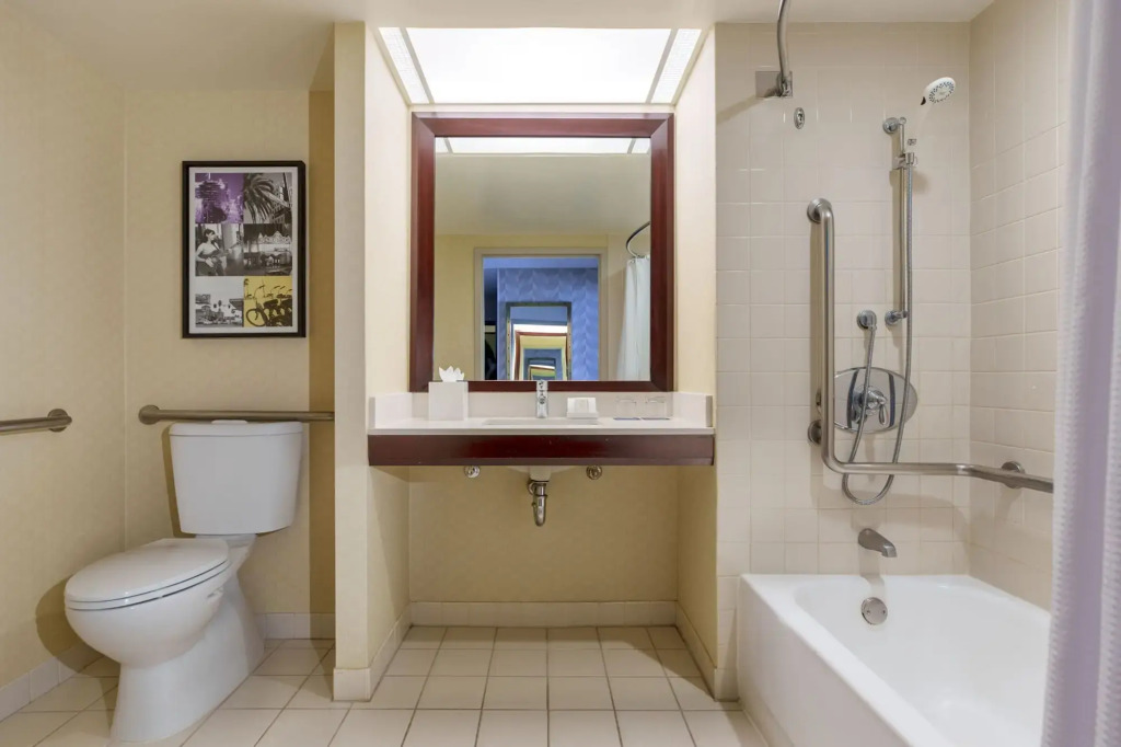 Renaissance Los Angeles Airport Hotel