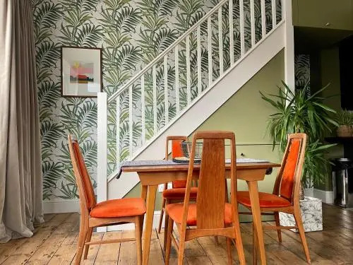 The Victorian Post House - Central Frome