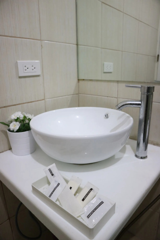 Sea Pearl Manila Suites