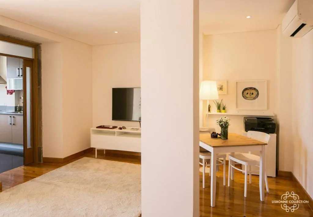 Modern and Comfort Apartment 25 by Lisbonne Collection