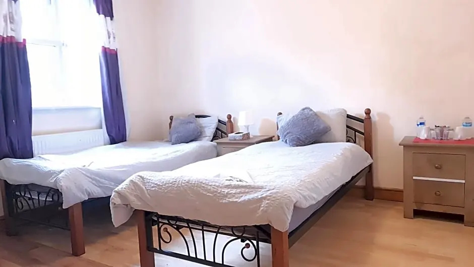 StayEasy B&B in Trendy Heart of London