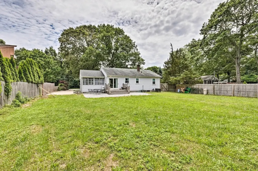 Hamptons Bay Home on Shinnecock Bay w/ Yard!